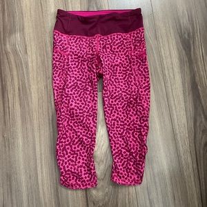 Lululemon crops size 4